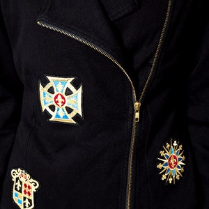 Black Regal Crown Family Crest Coat of Arms Patch Black Vintage Zip Up Jacket image 2