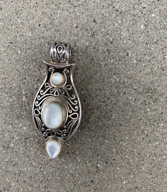 Sterling Silver Mother of Pearl Vintage Pendant - image 2