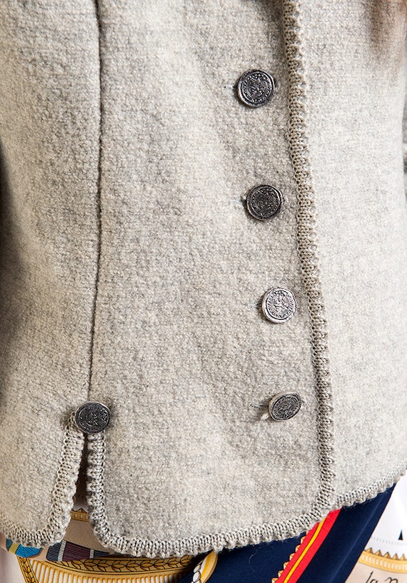 The Vintage Beige Fitted Wool Blazer - image 3