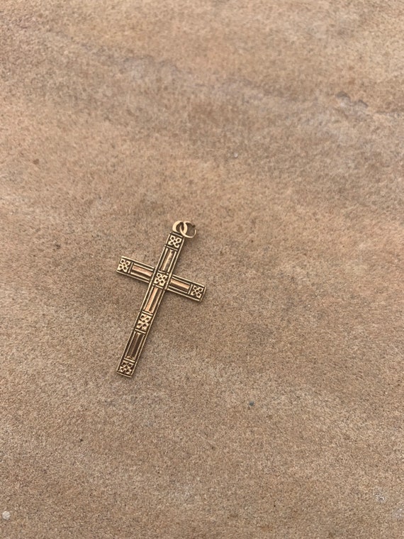 14K Gold Engraved Vintage Cross Pendant - image 2