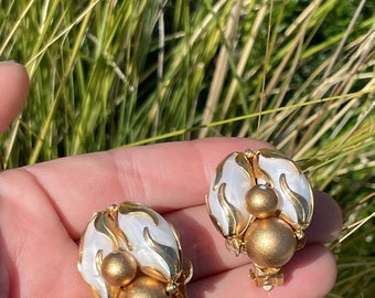 Faux Pearl Gold Detail Vintage Clip On Earrings
