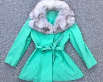 Green Knit 1960s Vintage Jacket with Belt and Fur Collar