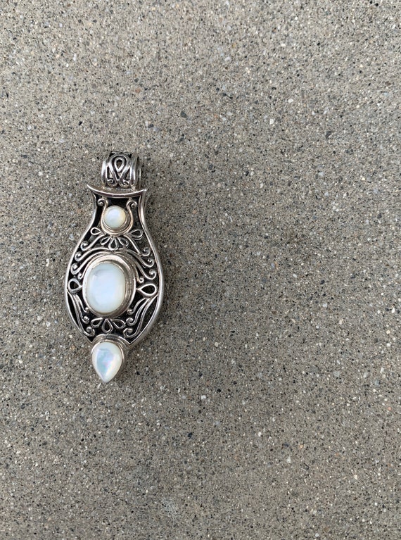 Sterling Silver Mother of Pearl Vintage Pendant - image 4