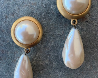 Ann Taylor Vintage Faux Textured Pearl Gold Plated Dangle Drop Clip On Earrings