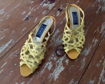 Tricot Macrame vintage J. Renee Jaune Open Toed Kitten Heels Taille 7