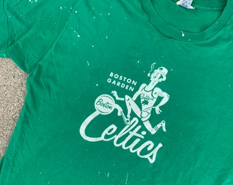 Boston Garden Celtics Basketball NBA Green Made in USA Vintage Paint Splattered 50/50 TShirt Tee
