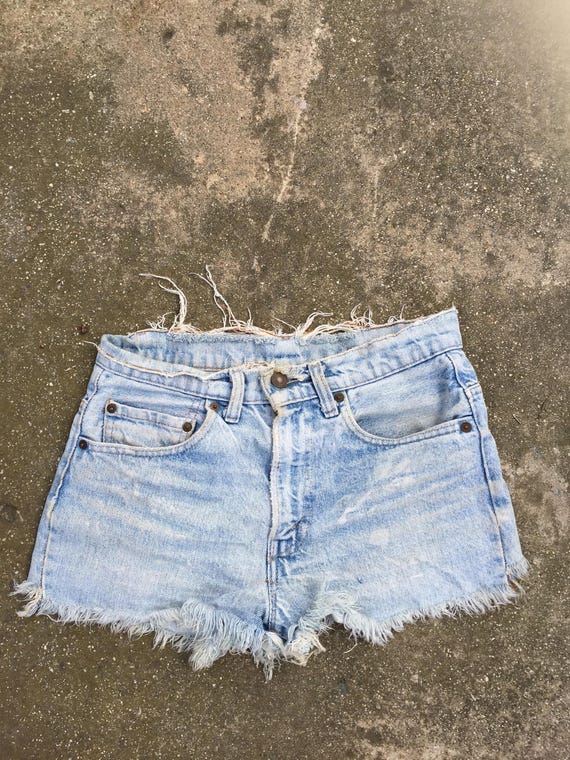 levi frayed shorts
