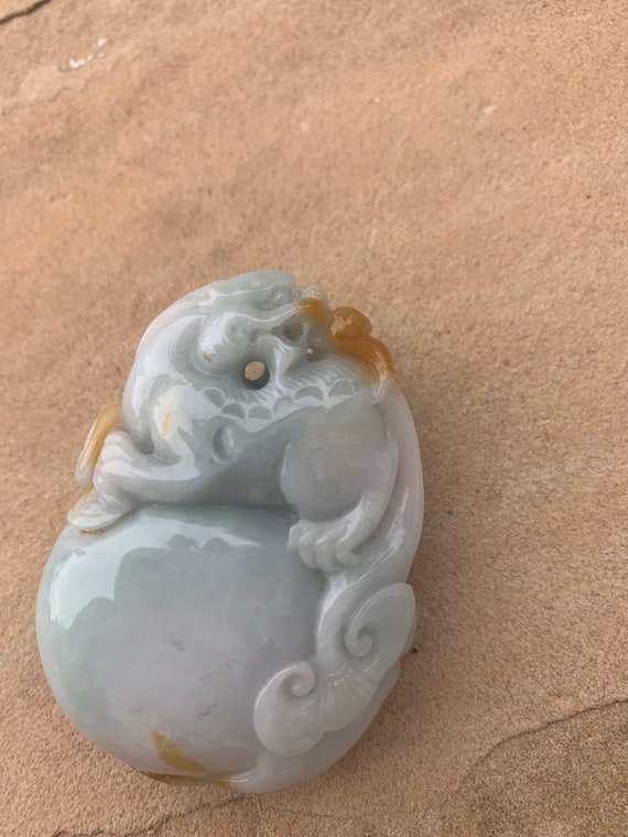 Chinese Lion Foo Dog Hand Carved Jade Vintage Pend
