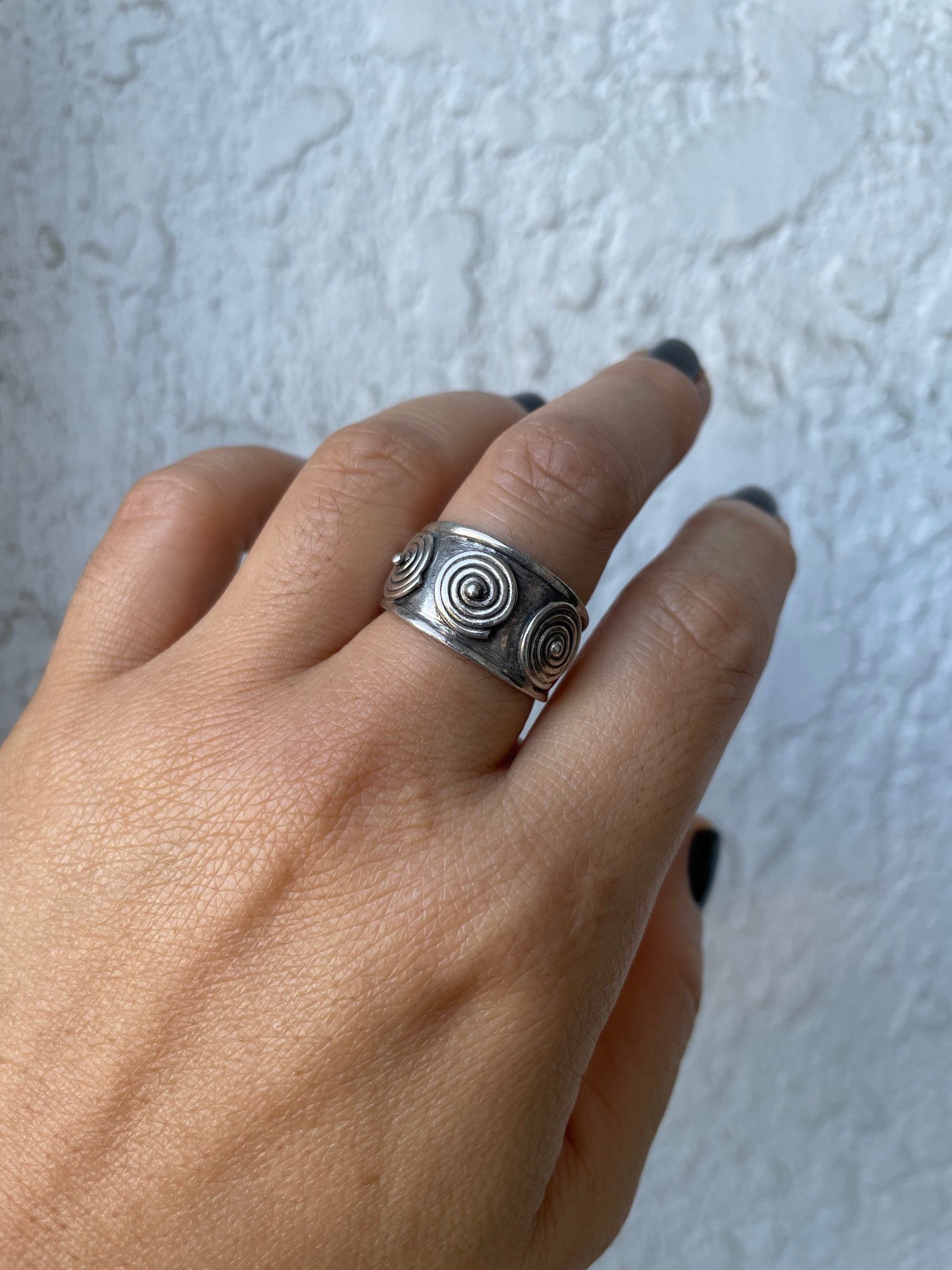 Spiral Modernist Sterling Silver Vintage Ring Size 9 - Etsy Spiral Modernist Sterling Silver Vintage Ring Size 9 - Etsy