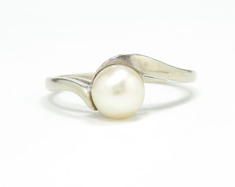 Vintage 10k Gold Pearl Bypass Ring; Vintage Pearl Ring; White Gemstone Ring; Gemstone Jewelry; June Birthday; June Birthstone; Vintage Ring