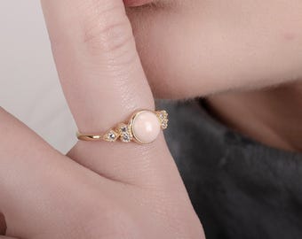 Anello con opale rosa • Anello con pietra preziosa delicata • Simbolo di amore e calma • Regalo perfetto per lei