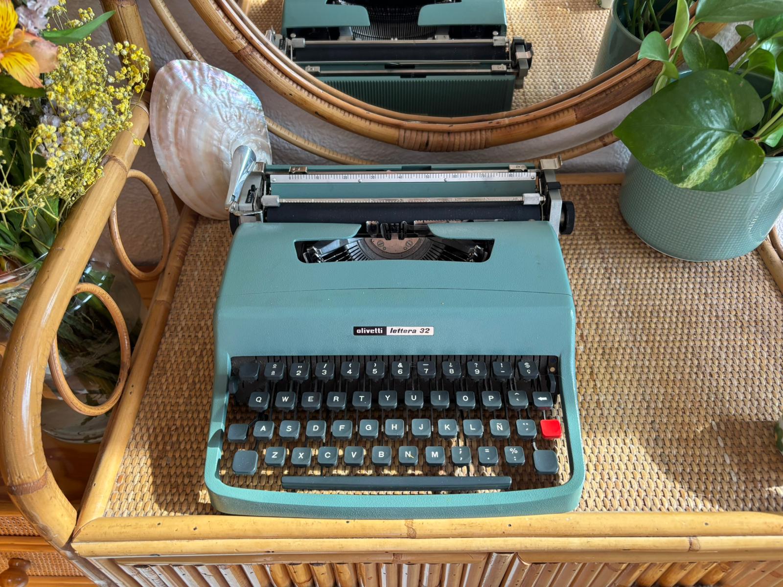 Olivetti Lettera 32 Typewriters - Etsy
