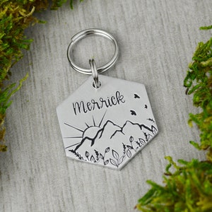 Hand gestempelt Sunrise Mountain Haustier-ID-Tag: Personalisierter Hundehalsband-Anhänger