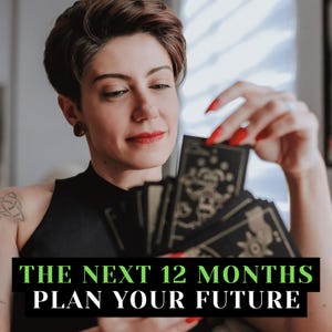 Year Ahead paranormaal stappenplan, gedetailleerde tarotlegging van 12 maanden voor liefde en succes, gepersonaliseerde toekomstbegeleiding, uitgebreide voorspelling