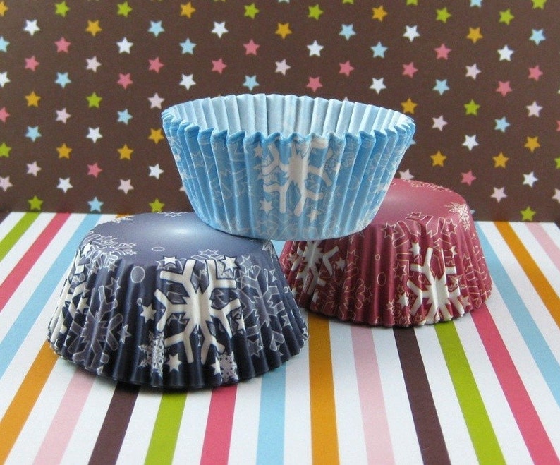Assorted Snow Flakes Standard Cupcake Liners image 1