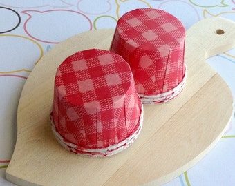 25 Red Gingham Baking Cups