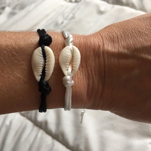 Cowrie shell adjustable bracelet (black or white)
