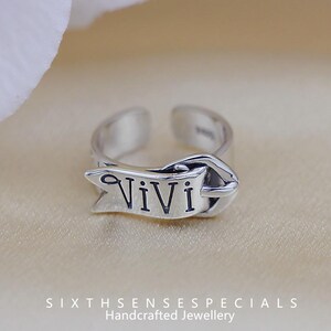 Anillo abierto ajustable creativo estilo callejero con hebilla de cinturón con letras minimalistas de plata esterlina S925