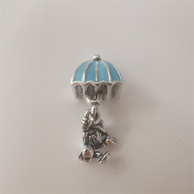 【美品】PANDORAシルバーブレスレット ディズニーアリス・ジミニークリケット 美品】PANDORAシルバーブレスレット ディズニーアリス・ジミニークリケット