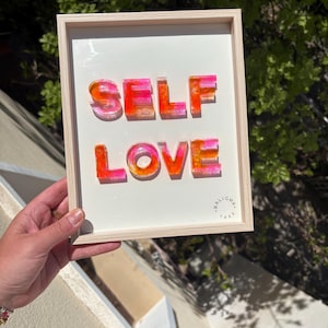 Handmade resin "SELF LOVE" framed wall art – Inspiring wall decoration – Wellness gift for women – Bright and positive decor