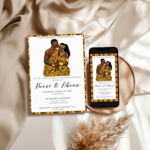 Könnte beinhalten: Eine rechteckige Hochzeitseinladungskarte und ein Smartphone, das dasselbe Design anzeigt. Das Design zeigt ein Paar in traditionellem Kente-Stoff mit roten, gelben, grünen und schwarzen Mustern sowie Text mit den Details zur Hochzeit von Kwesi & Abena.