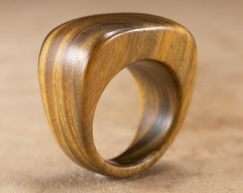 Maat 12 - Lignum Vitae Ring No. 14