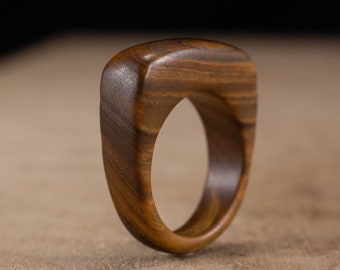 Maat 8.5 - Lignum Vitae Ring No. 3