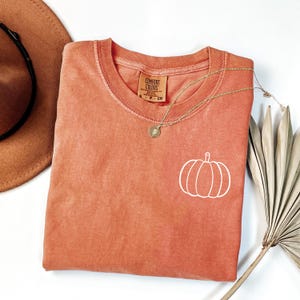 Comfort Colors® Pumpkin Halloween Shirt - Pumpkin Outline T-Shirt - Simple Fall Pumpkin Crewneck T-Shirt - Minimal Fall Graphic Tee T-Shirt