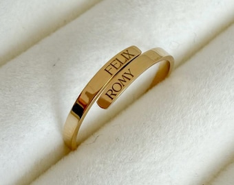 Gouden knuffelring met gegraveerde namen, initialen of data | gepersonaliseerde verstelbare ring | minimalistisch sieraad | cadeau voor haar