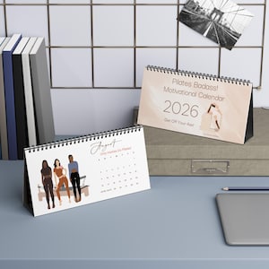 Grappige IYKYK-pilateskalender, desktopkalender 2026, cadeau pilates-instructeur, fitness, sportschool, grappige oefeningsherinnering, pilatesprinses