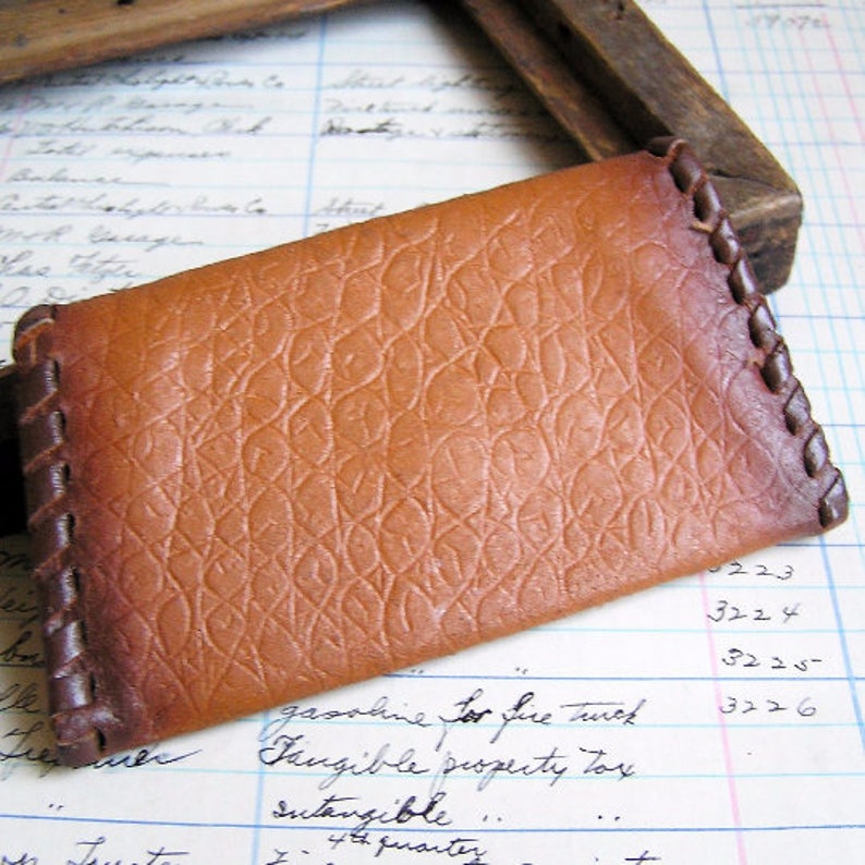 looks great brown color cool vintage holding treasures vintage leather change PURSE UA keeping secrets