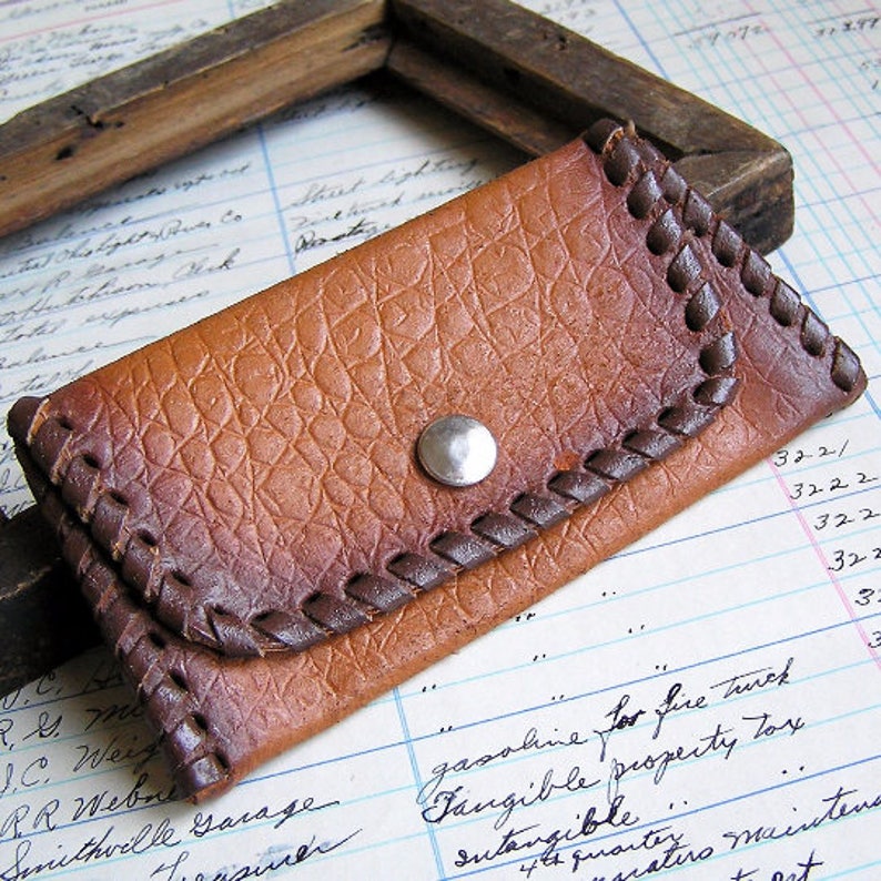 looks great brown color cool vintage holding treasures vintage leather change PURSE UA keeping secrets
