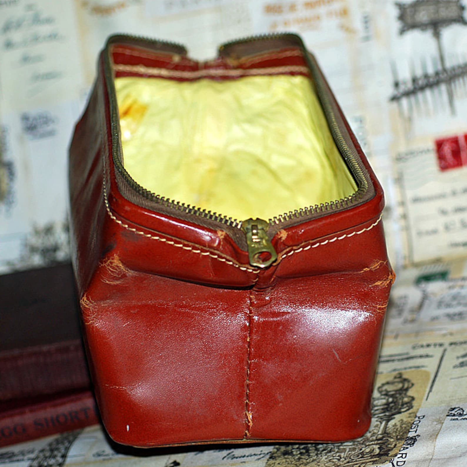 Vintage Old Leather Shaving Bag From an Estate Sale, Bag With Zipper