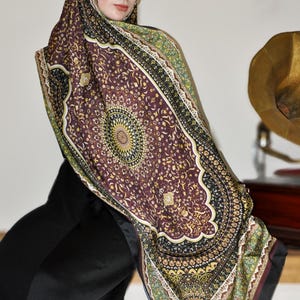 Elegant Satin Hijab – Refined Print Scarf – Lightweight, Breathable & Non-Slip Modest Headscarf – No Iron Needed
