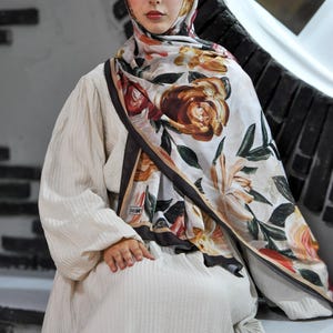 Voile Cotton Hijab – Floral Print Scarf – Lightweight & Wrinkle-Free – Breathable Headscarf – Everyday Modest Fashion Shawl