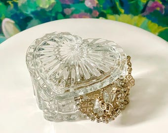 Caja de baratijas de cristal vintage con forma de corazón