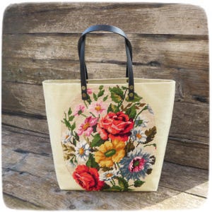Vintage Gobelintasche, Canvas-Tasche, Applikation Blumenstrauß, strohgelbe Seide