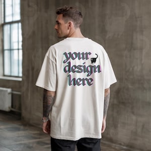 Maqueta de camiseta extragrande Bella Canvas 3001 blanca / vista posterior / camiseta urbana Canva / maqueta de modelo de tatuaje / maqueta de camiseta urbana grunge