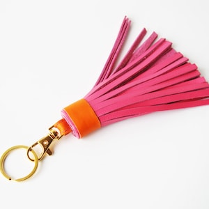 Leder Quaste Pink Schlüsselanhänger mit Karabinerverschluss und Spaltring Taschenanhänger