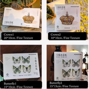 K&ouml;nnte beinhalten: Vier Sets Aquarellpapier mit Illustrationen. Zwei Sets zeigen goldene Kronen, eines 20 x 10 cm und das andere 10 x 10 cm. Die anderen beiden Sets zeigen Schmetterlingsdesigns, eines 15 x 10 cm und das andere 15 x 15 cm.