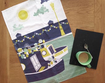 Amsterdam House Boats Tea Towel: Travel Memorabilia Souvenir | Gift for Travellers & Christmas Present