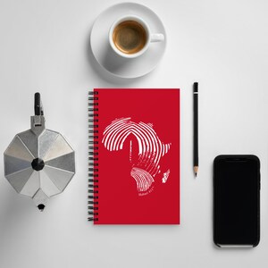 Vingerafdruk-DNA | Spiraal notitieboek met Afrikaanse kaartprint | Rood | Gemaakt door Habari 411