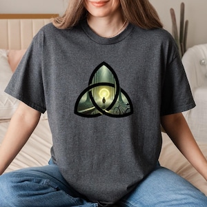 Dark TV Show Triquetra T-Shirt | Forest Jonas Scene Shirt | Netflix Dark Series Inspired Tee | Sic Mundus Graphic Tee