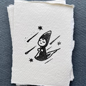 Here I am, Handgeschnitzt, Mini Print, Linolschnitt, Hochdruck, Khadi Papier, Original, minimal, Karte, handgedruckt, A7, monochrom, Stempel