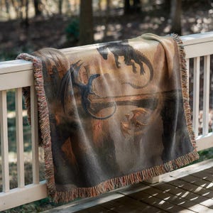 Tairn Sgaeyl Andarna Blanket, Fourth Wing Dragon Trio, Basgiath Parapet Sunset Art, Iron Flame Squad Gift, Onyx Storm Woven Tapestry bild 3