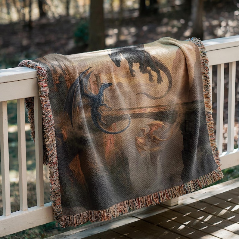 Tairn Sgaeyl Andarna Blanket, Fourth Wing Dragon Trio, Basgiath Parapet Sunset Art, Iron Flame Squad Gift, Onyx Storm Woven Tapestry bild 3