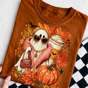 Fantasma glamuroso PNG, Halloween elegante, Calabaza coqueta PNG, Fantasma Boo PNG, Fantasma femenino PNG, Café de otoño, Sublimación de Halloween, Camiseta de moda PNG imagen 3
