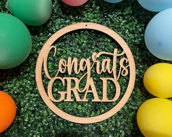 Congrats Grad Unfinished Wood Sign in Circle Frame
