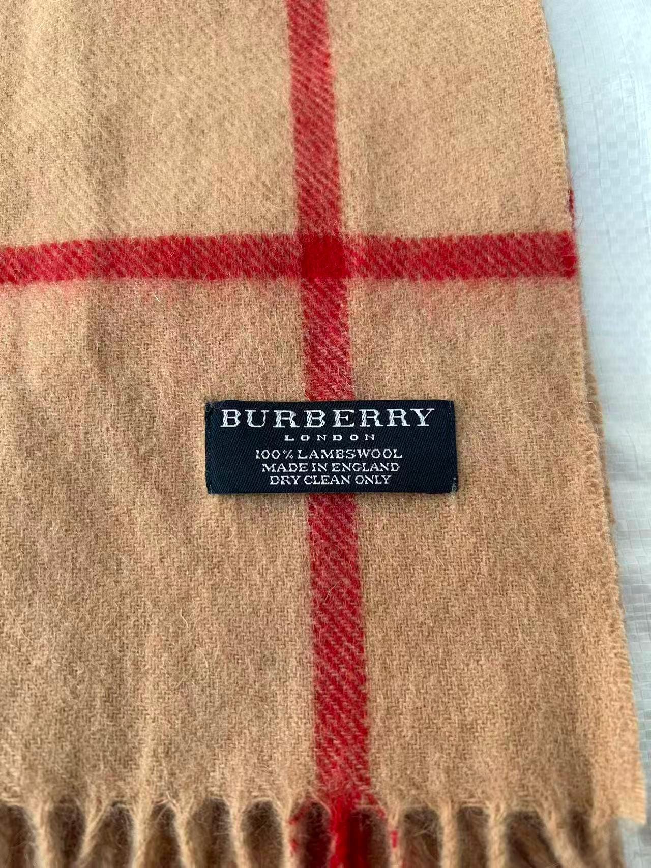 Vintage Burberry 90merino 10cashmere Scarf in Excellent Condition 