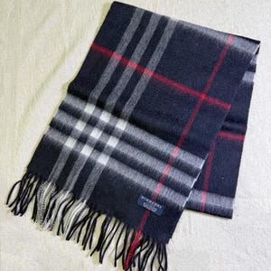 Vintage Burberry 100%Cashmere Black Scarf in excellent condition Made in England
